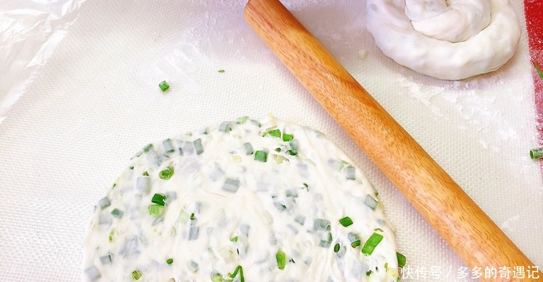 想吃葱油饼不用再去外面买了,教你详细教程,咬一口酥掉渣!