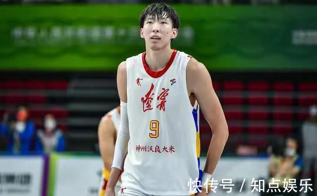 周琦|三喜临门！郭艾伦“自恋”发图庆祝，周琦的话让新疆男篮更尴尬了