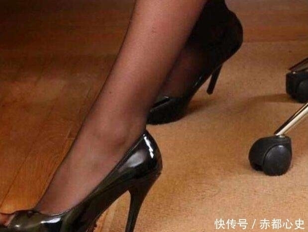 细高跟 尖尖细高跟,它的存在,满足了女人从头到脚都要气质魅惑的追求!