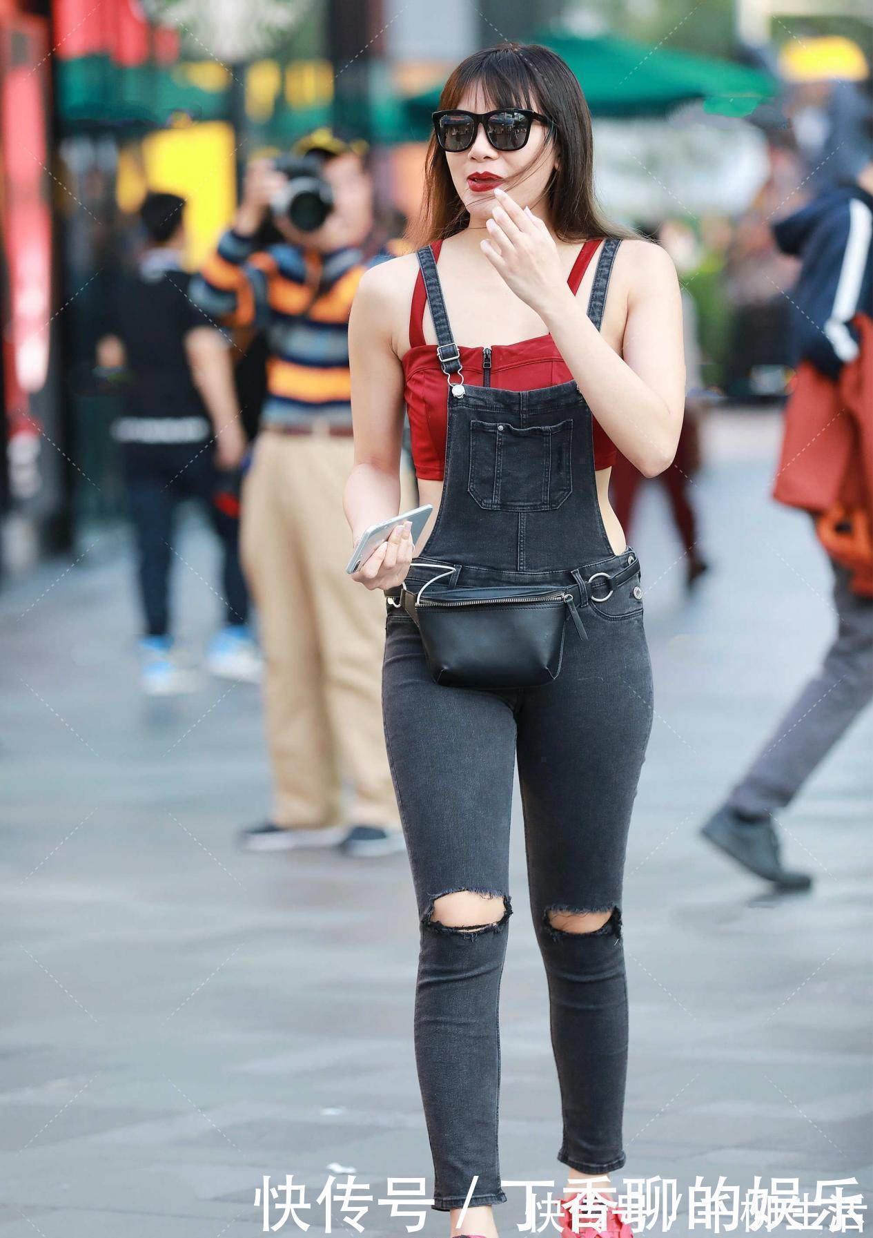 搭配 背带裤如何搭配,既减龄,又不会显得幼稚呢?