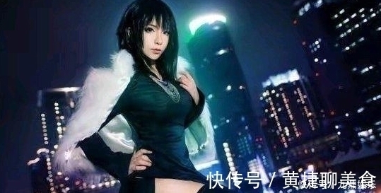 吹雪|一拳超人真人版cos：女coser的埼玉胸肌有点大，龙卷神似还原