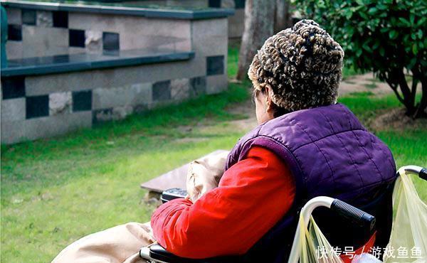 骨质疏松不必吃药?骨科医生劝你别冲动,盲目停药可能会伤身