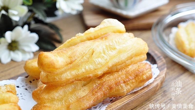 加它做的油条,味道很正,又松又脆又香,凉透了也香的可以当零食