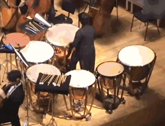 |搞笑GIF： 你可能永远不知道 长发女孩脸到底能有多大