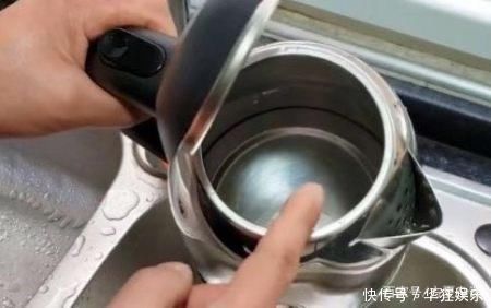 电水壶内水垢又多又脏？只需一个方法，水垢自动消失，立马变干净