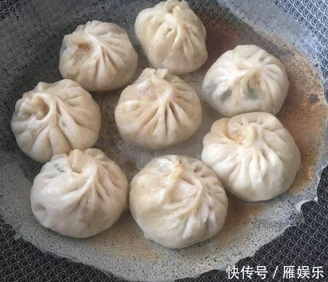 底脆皮软馅香的三鲜水煎包,这么做才好吃