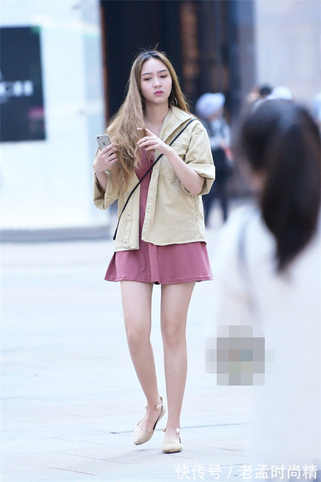 路人 街拍路人,大气亮眼的街头穿搭参考,让你成为时尚的小姐姐