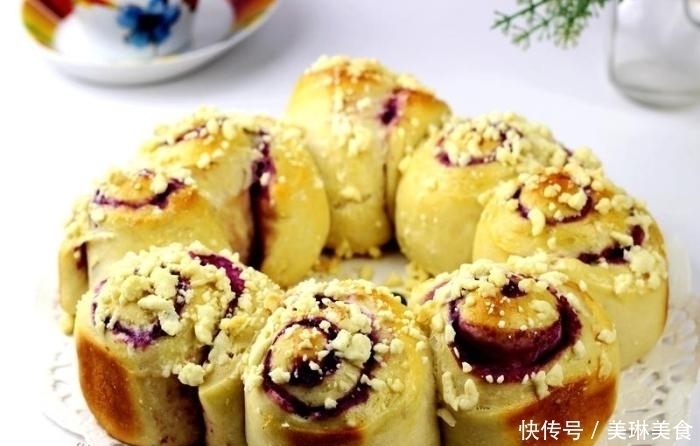 此食材是天然的“养颜品”,加入面包里格外好吃,撒上酥粒超完美