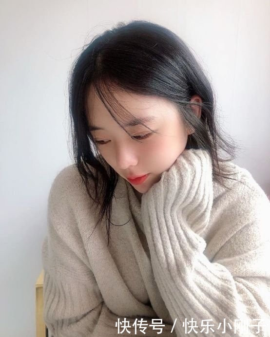 个性气质美女小姐姐，依然很灵动，精灵般的可爱