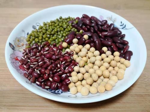  明天腊八节，教你最正宗的腊八粥熬法，香甜软糯喝不够，省时省力