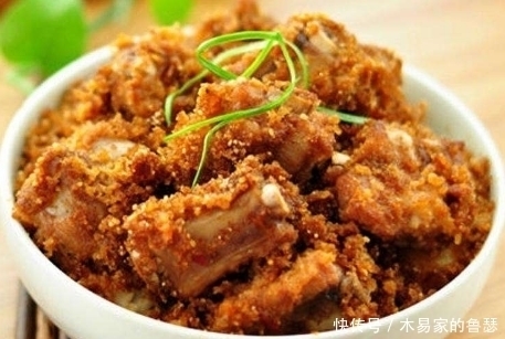 排骨焯水后发硬有腥味看了厨师的方法才明白,是用错了水