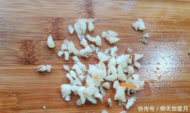 生津|冷蒜香三色绿豆芽使味道酸凉,酥脆生津