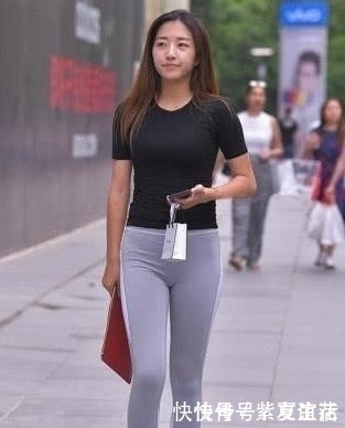 大长腿|大长腿的小姐姐搭配打底裤,潇洒又不失优雅,格外好看