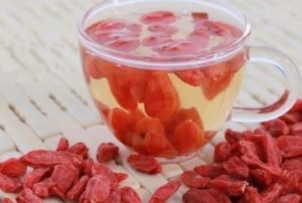 六味地黄丸|枸杞和“它”泡,胜过补阳药,男人连喝两天,比六味地黄丸好