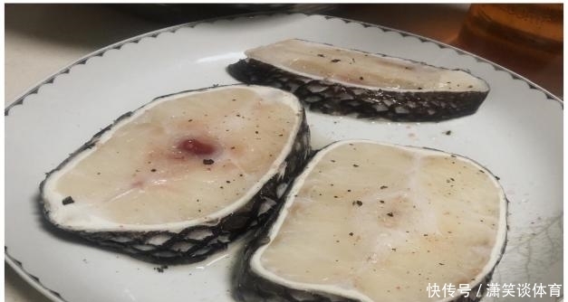 烹饪|鳕鱼这种做法,既入味又美味,适合冬季烹饪,暖心暖胃,营养加倍