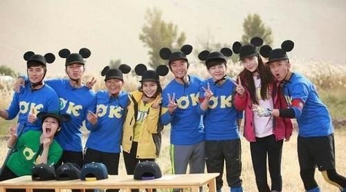 牛仔褲|有種“團結(jié)”叫跑男成員都穿牛仔褲,就不告訴吉克雋逸,就是玩兒