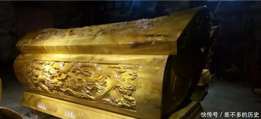 墓室中有三样东西盗墓贼不能碰,还有一个规矩,不能把宝贝全拿走!