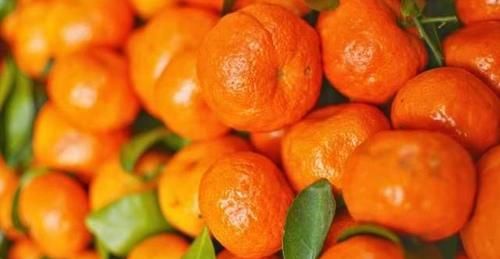 橘子|橘子不一定黄的好，牢记4个挑选小诀窍，橘子香甜多汁，皮薄肉厚