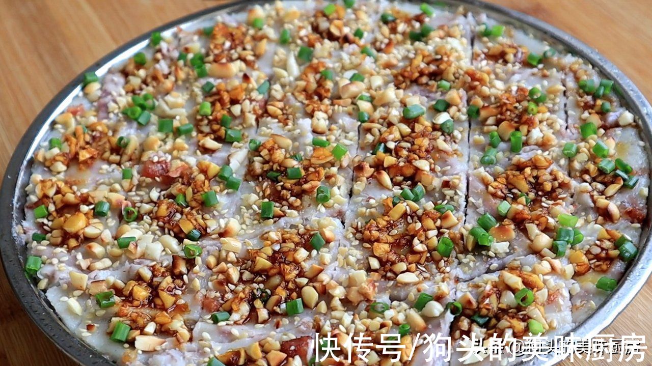 吃芋头的季节，我家经常这样做，咸香软糯做法简单，一大盘都吃光