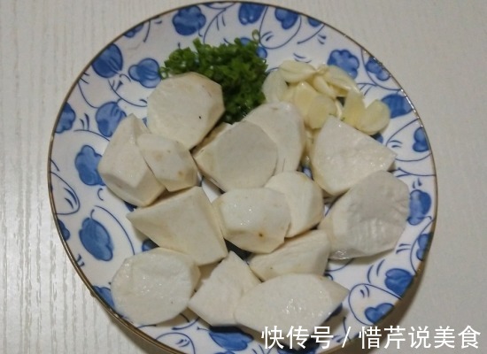 我做了一盘蒸菜,有菜有肉,老公都吃嗨了,三天两头准做一盘