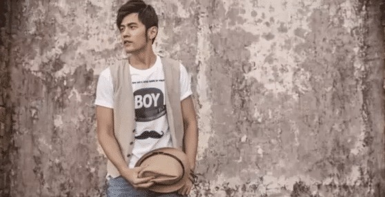 当年录《快本》挨饿没人管，如今再也请不动，已从青铜变王者！