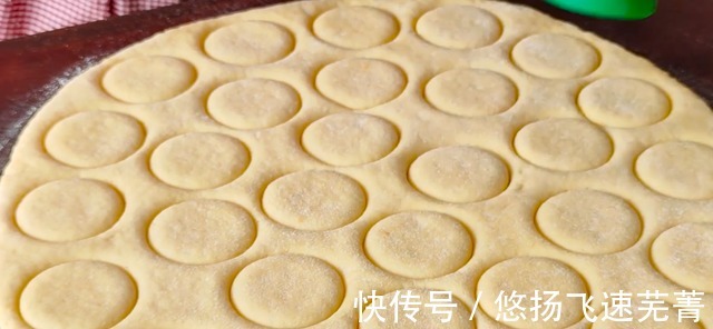 深秋了，我家红薯这样做松软香甜，无水无油两天不做馋得慌！