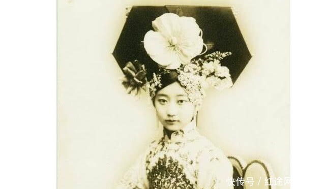 形象|晚清老照片:18岁的慈禧楚楚动人,晚清官员妻妾的真实形象