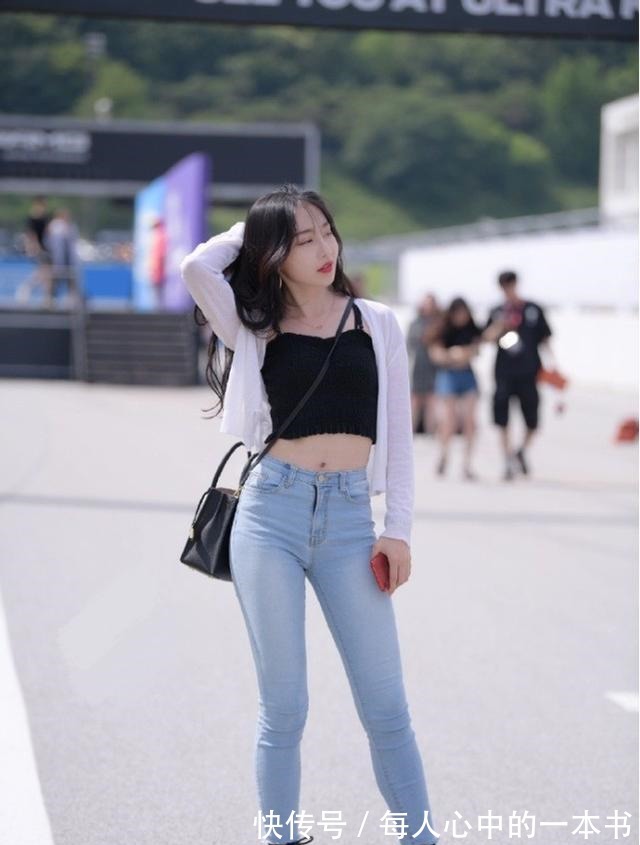 针织 白色针织外套搭配牛仔小脚裤,青春靓丽,甜美可爱!