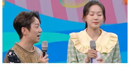 《你好星期六》收视三连跌,何炅1带多责任重,强颜欢笑让人心疼