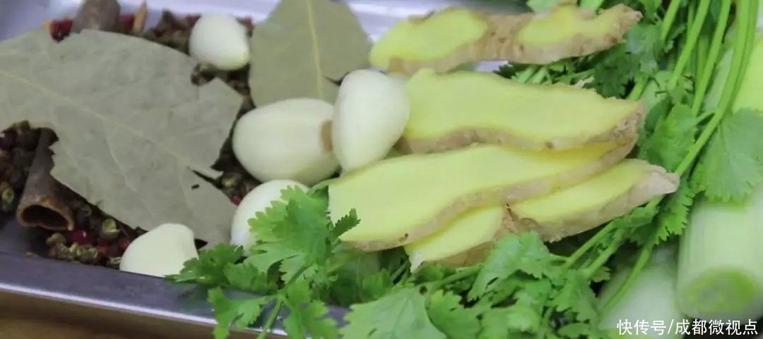 辣椒面|为什么饭店的辣椒油那么香，原来有秘诀，配方和比例全告诉你