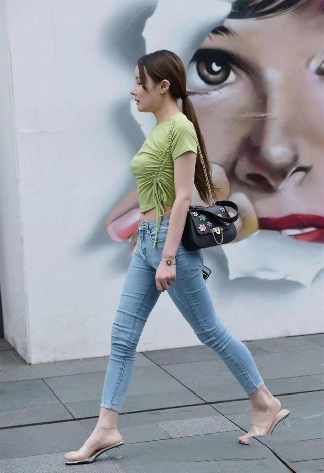 展示|时髦的瑜伽裤展示魅力,凸显青春气息,展现独特魅力