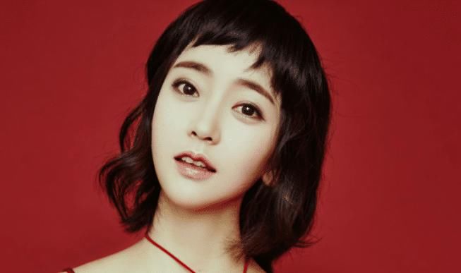 演艺|出生很好的费伟妮，在唱歌上很有实力，在演艺道路上也很成功