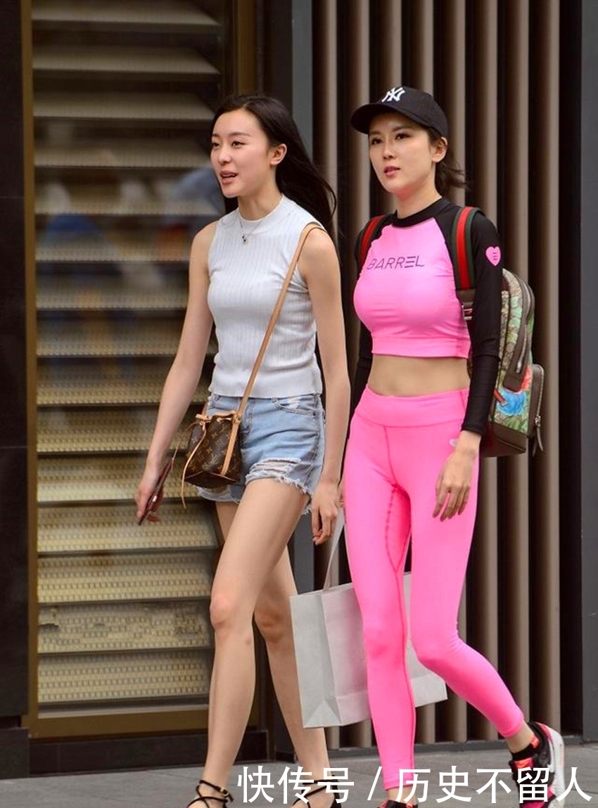  小姐姐|丰满的小姐姐，身穿紧身打底裤，展现的绰约多姿，妩媚性感