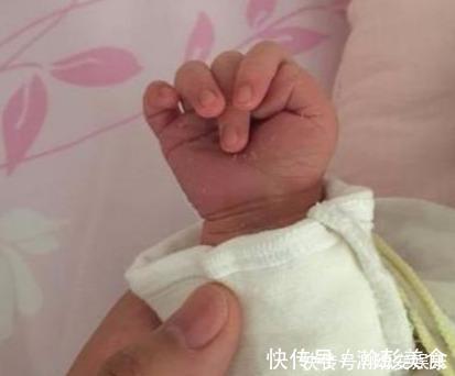 动作|孩子满六个月后,这些动作若还不会做,或许是发育有异常,别忽视