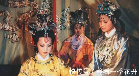 贾母#元春做了两件糊涂事,导致贾府被抄,忽喇喇似大厦倾