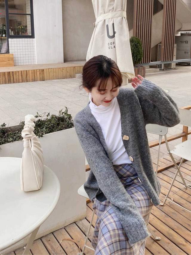 帆布鞋|秋游该这么穿,惊艳所有人,针织开衫搭配半身裙简约洋气,超好看