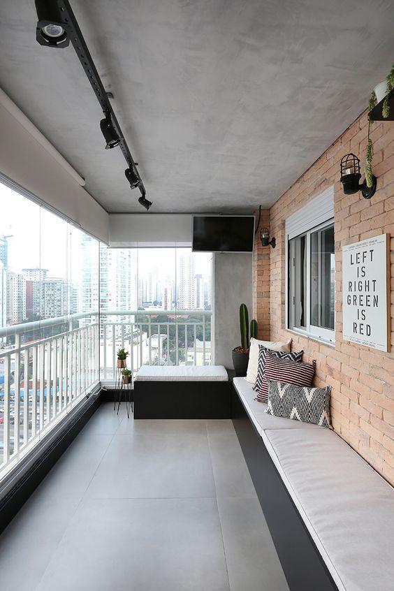 收纳|谁说飘窗只能装窗边室外阳台扶手边装一圈,效果比装窗边更高级