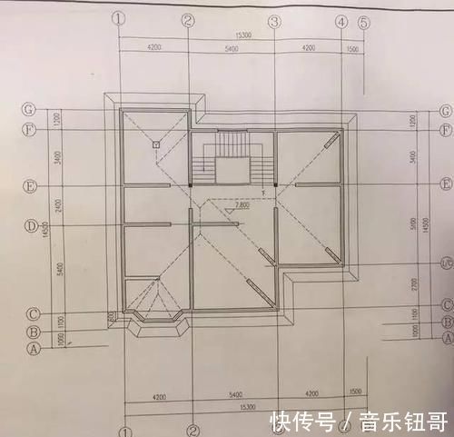 自建房|闺蜜家的自建房才花50W,还带私人花园、鱼塘,我真不信!