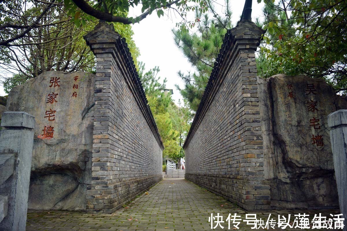景区|大山上建2面墙，两者相距2米，看附近为啥写很多“和”字