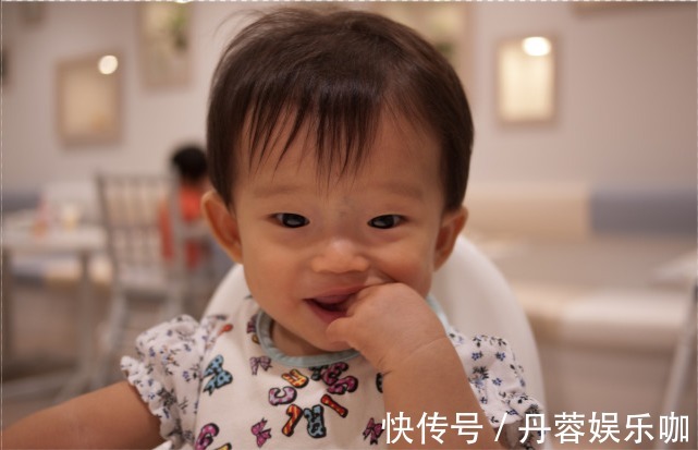 第一颗牙|宝宝几个月长牙算正常？出牙信号、应对建议，家长记牢让娃少遭罪