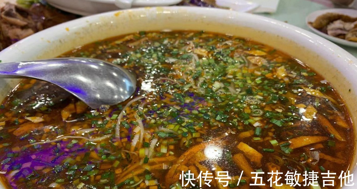 朋友办满月酒，总共花12800多元，晒到朋友圈，大家说菜很实惠！