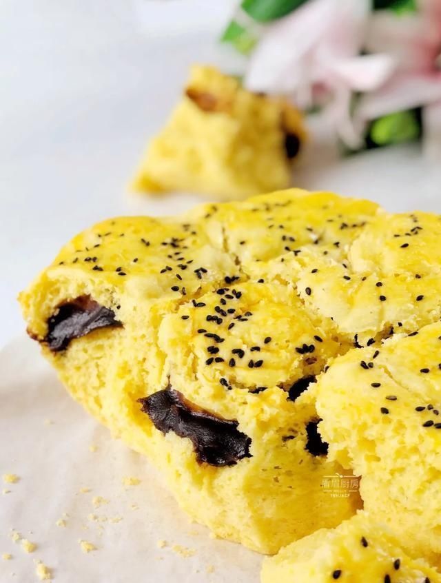 玉米这样做,比面包还好吃,不用烤箱,锅里蒸一蒸就搞定