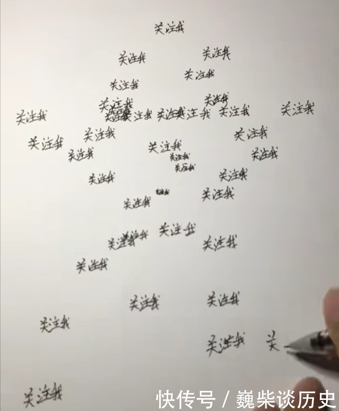 美术生纸上写“关注我”,开始:还以为画草帽子,结尾:被马蜂蛰的路飞?