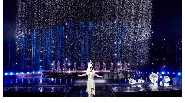 薩頂頂|尚雯婕曬央視秋晚雨幕舞臺照