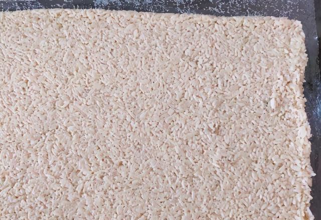 零嘴|电饼铛别烙饼了,教你做1款小零嘴,咸香酥脆小锅巴,省事更省时