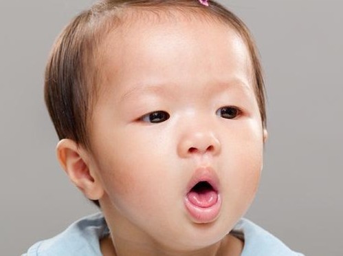 辅食|满6个月的宝宝为何容易感冒两个原因四种缓解方法,爸妈早了解