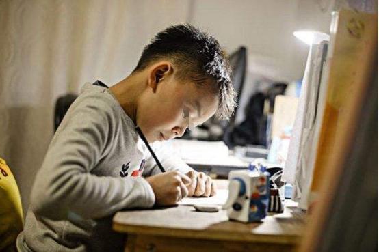 孩子|小学生作文《给妈妈的信》,老师含泪读完:父母再累都值得