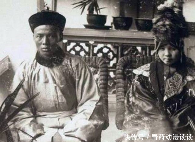 无表情|清朝罕见“夫妻”合影大多数面无表情，唯有最后一张表情生动！