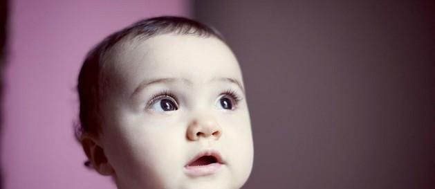 眼屎|宝宝的眼睛需要温柔对待,关于新生儿眼部护理,妈妈要注意哪些