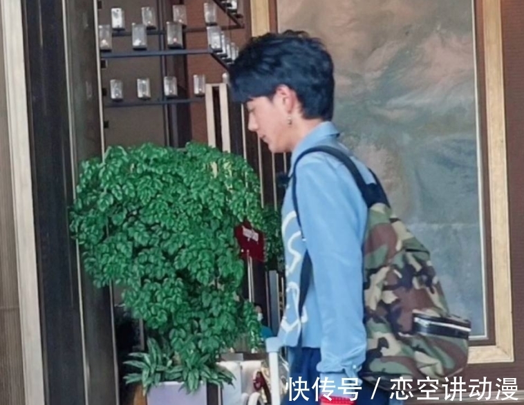 小姐姐|《中餐廳5》路透，周也餐廳造型曝光，龔俊自帶鍋錄制節(jié)目